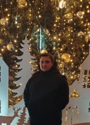 Денис из Астрахани 22 года