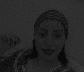 Aisha, 18, Muscat