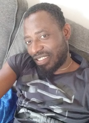 Akakpo Comlan, 39, République Française, Rennes