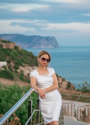 Olga, 48, Russia, Sevastopol