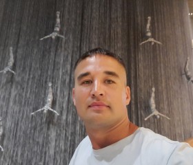Artem, 30, Beijing