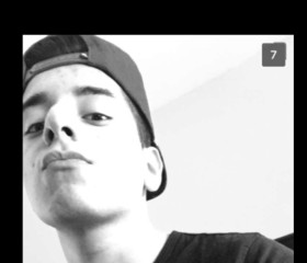 Thomas, 30, Dix Hills