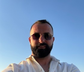 Ertuğrul, 29, Istanbul