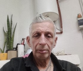 Carlos Alberto, 63, Buenos Aires