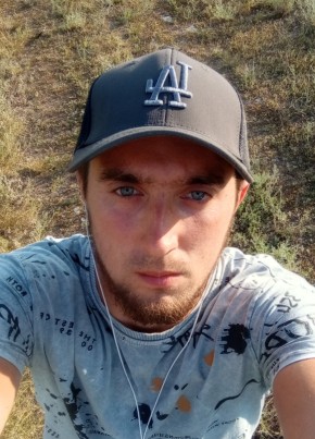 Денис из Пугачева 23 года