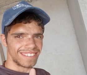 Diogo, 22, Funchal