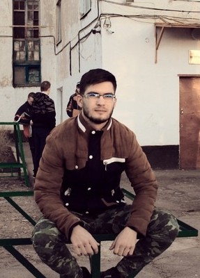 Василий, 25, Россия, Гигант