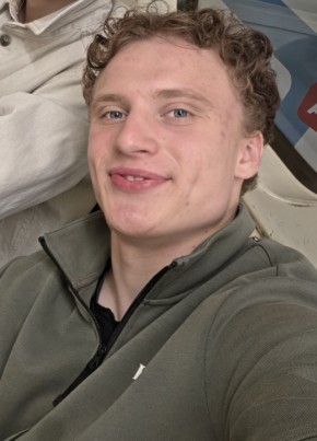 Евгений Смирнов из Санкт-Петербурга 21 год