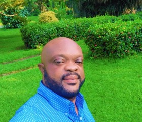 Christian, 40, Brazzaville