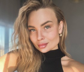 Zahra, 36, Birmingham