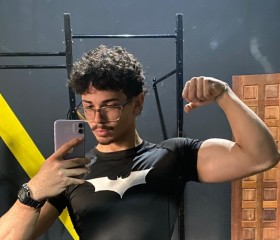 Felipe, 21, Curitiba