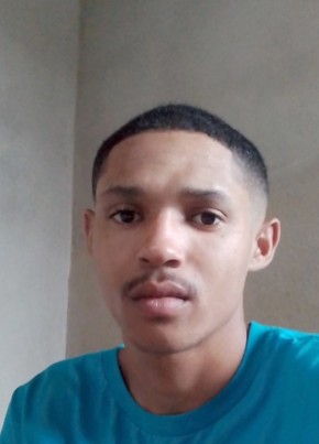 Douglas, 21, República Federativa do Brasil, Linhares