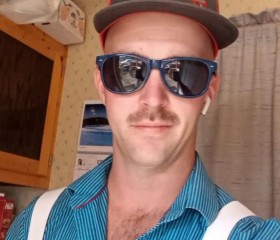 Woody, 32, Nashville