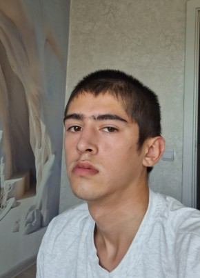 Сулиман из Котово 19 лет
