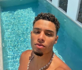 Emilio, 18, Santo Domingo