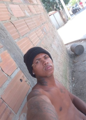 Douglas из São Mateus 20 лет