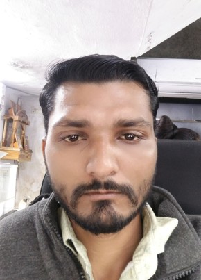 Akoliy Hasmukabh, 30, India, Surat