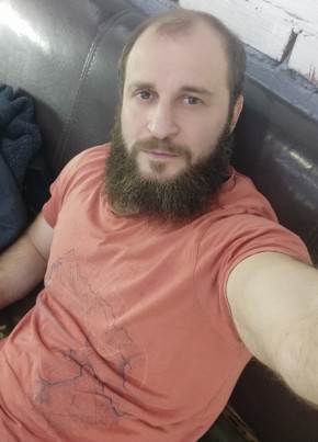 Adam из Грозныя 29 лет