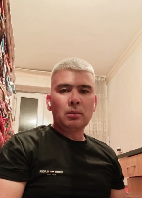 нуркен из Түргена 42 года
