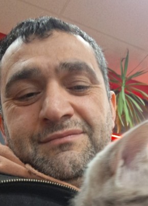 Mustafa из Montreal 43 года