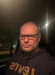 Anton, 46, Moscow