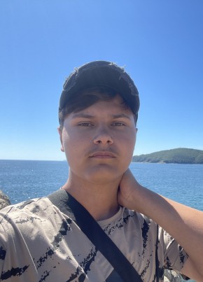Кирилл из Белогорск (Амурской обл.) 19 лет