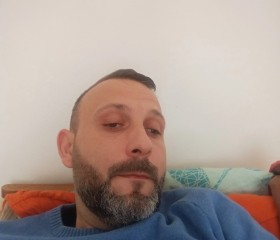 Daniel, 39, Athens