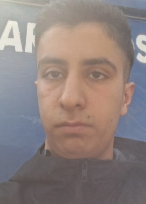 Yaz из İstanbul 18 лет