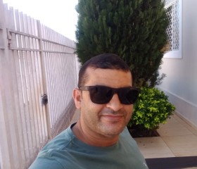Nilton , 45, Americana