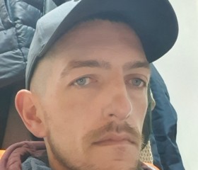 Dann, 38, Dewsbury