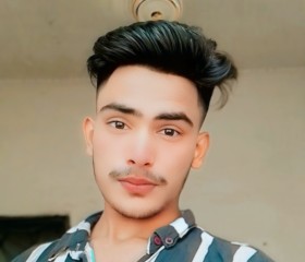 Kayum, 22, Bahawalpur