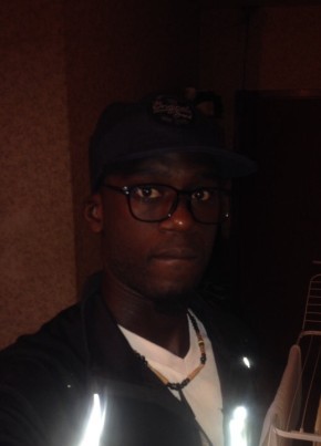 Khaly mbaye из Dakar 33 года