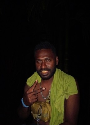 John из Port Moresby 24 года