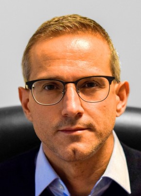 Denis из Basel 49 лет