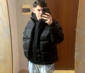Emanuele, 25, Volla