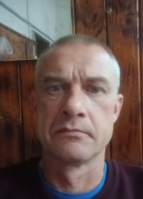 Юрий Захаренков из Демидова 46 лет