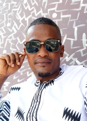 Roi из Lomé 31 год