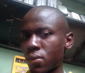 Alex, 25 лет, Nairobi