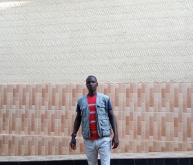 Syver, 36, Kigali