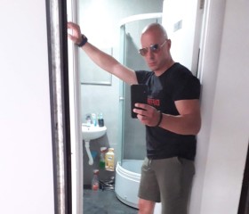 Nikola, 40, Belgrade