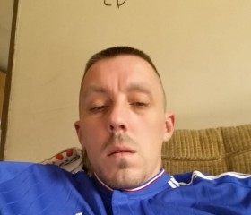 Scott, 48, Milton Keynes