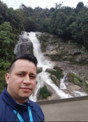 Junior, 42, República del Ecuador, Santo Domingo de los Colorados