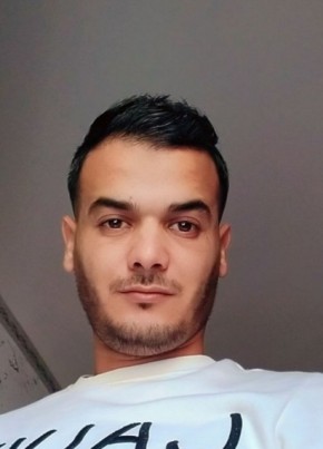 Mouman, 32, People’s Democratic Republic of Algeria, Oran