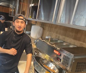 Muniyrbek, 20, Stockholm