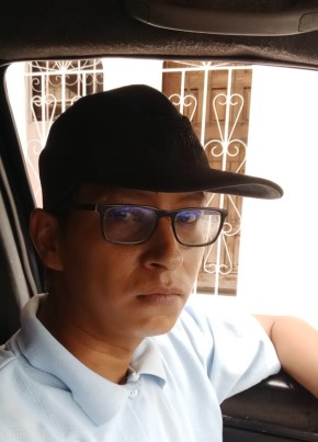 Andres Flores, 35, República del Ecuador, Guayaquil