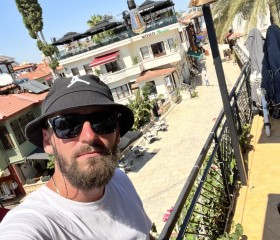 Danil, 32, Yekaterinburg