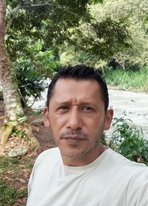 Rober из Armenia 46 лет