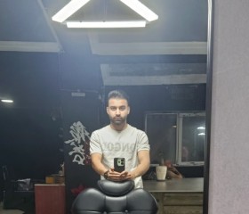 Shahrad, 26, Montreal