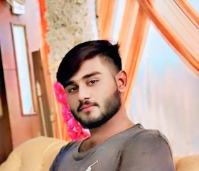 Hanza, 23, Pir Mahal