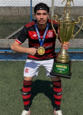 Lucas из São Vicente 21 год
